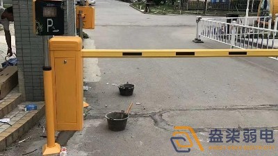 停车场道闸为什么很少砸到车？