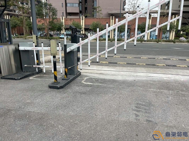 门禁系统锁定后要等多久才能解锁？