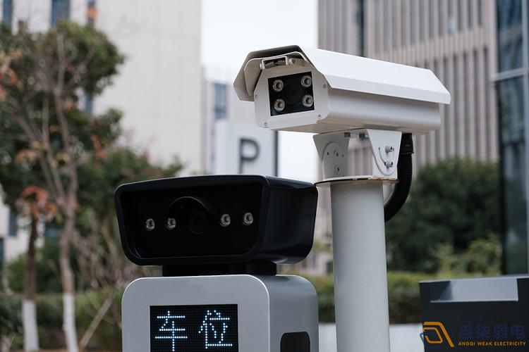 AI车位管理摄像机的工作原理是什么？